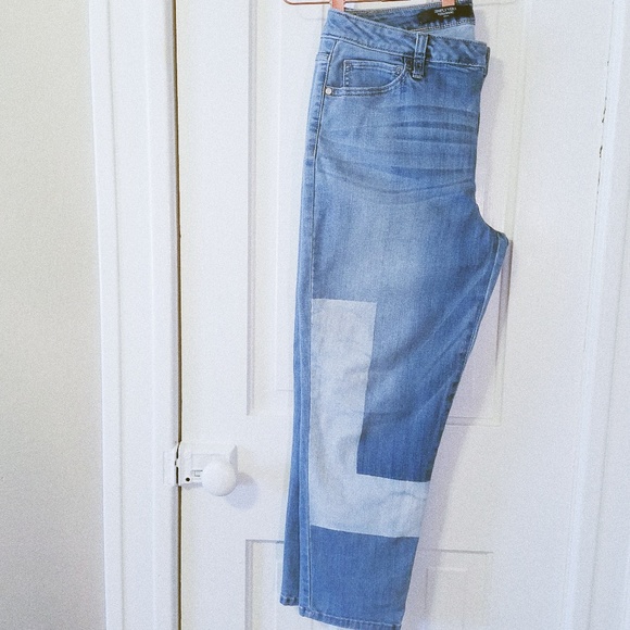 SOLD - Simply Vera Wang Shadow Patch Cropped Denim - Picture 8 of 8